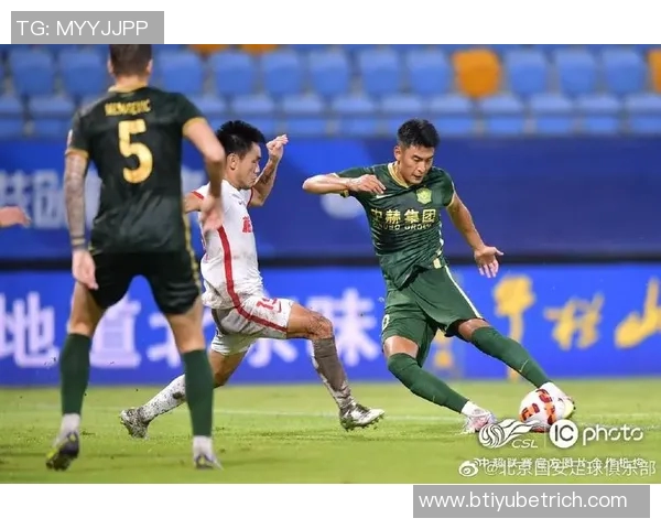 梅州队奋起直追奥马尔松第64分钟破门将比分改写为1-3国安 梅州队奋起直追奥马尔松第64分钟破门将比分改写为1-3国安