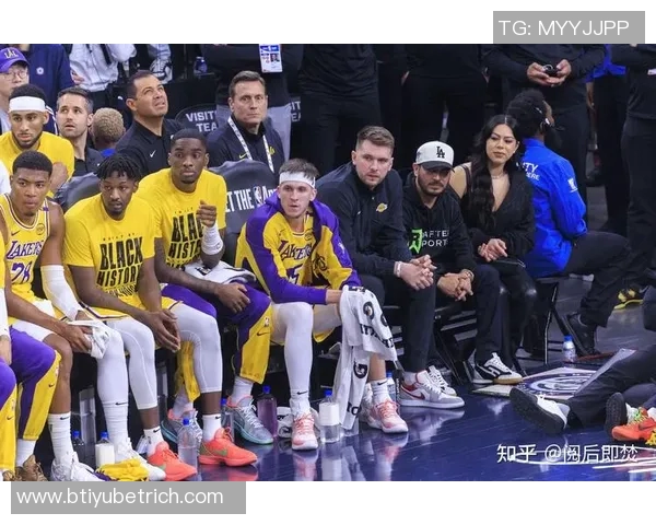 文森特解析与首发默契之道聚焦防守与组织为东契奇和里夫斯开辟空间